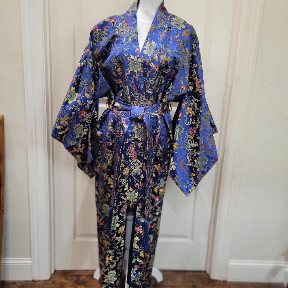 Elegant Blue Floral Kimono Robe